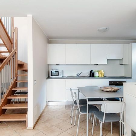 Sky Attic 72 - The House Of Travelers Apartment Como Bagian luar foto