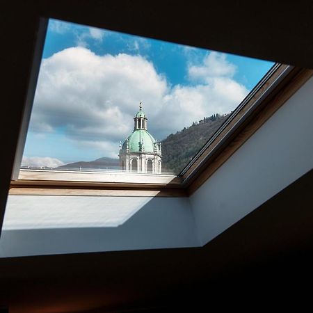 Sky Attic 72 - The House Of Travelers Apartment Como Bagian luar foto