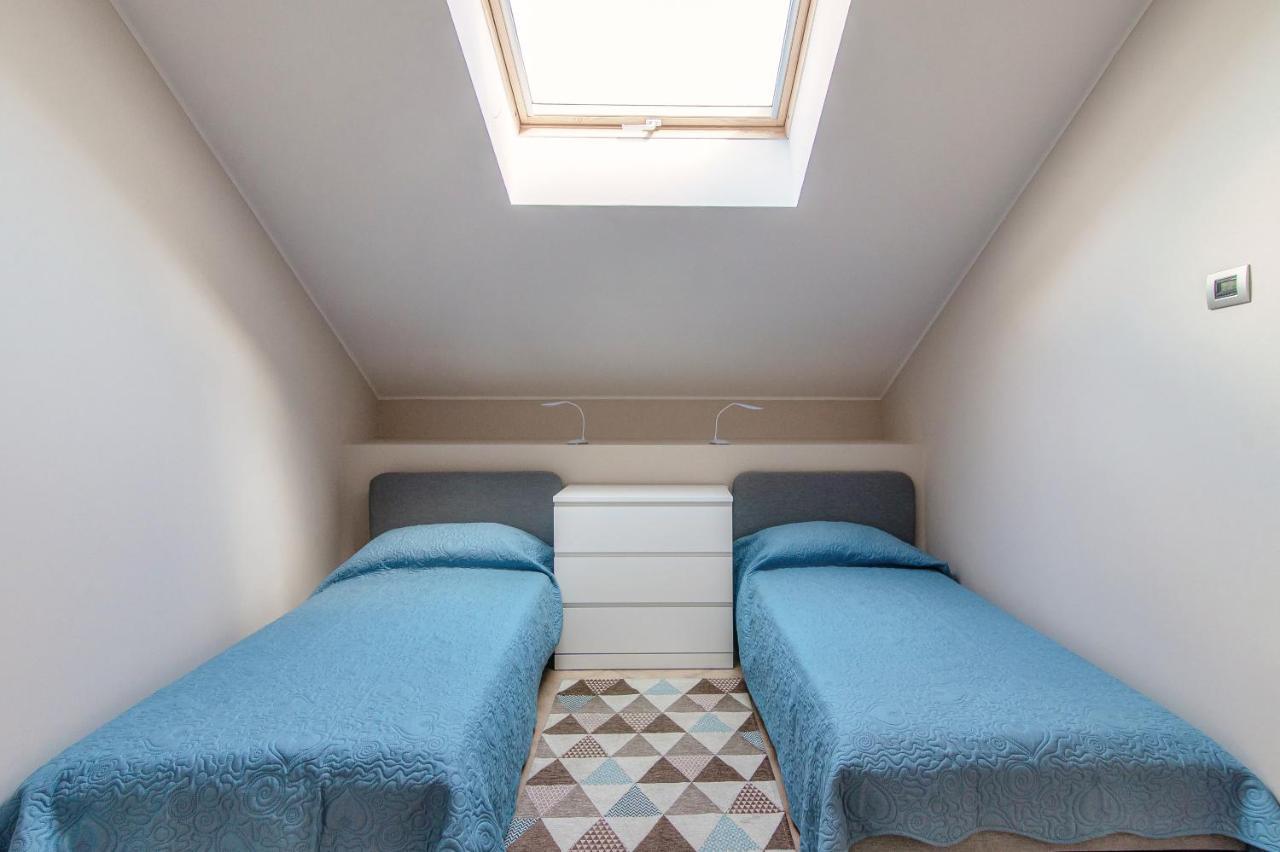 Sky Attic 72 - The House Of Travelers Apartment Como Bagian luar foto