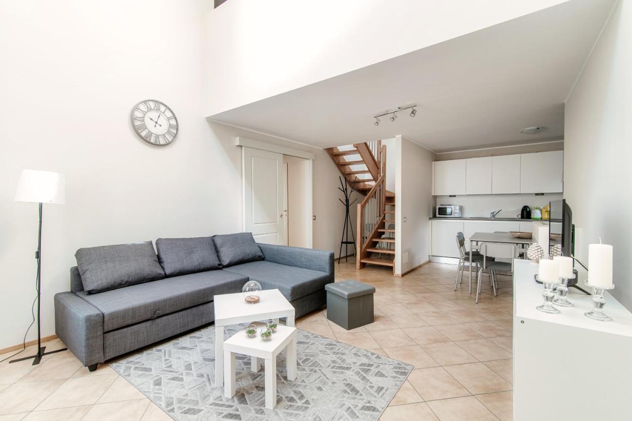 Sky Attic 72 - The House Of Travelers Apartment Como Bagian luar foto